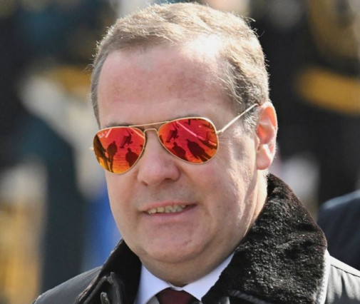 Medvedev ku krádeži ruských 140 miliárd